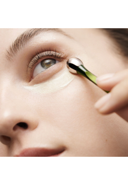 Le Concentré Contour des Yeux La Mer Réduit l’aspect des cernes pas cher